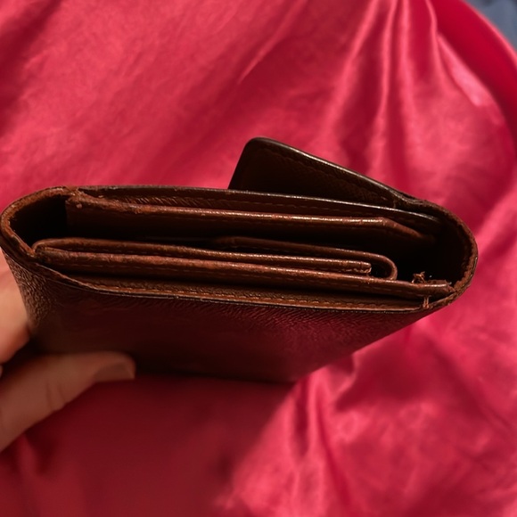 Louis Vuitton Paris Made In France  Has Rubbing On All The Corners - Picture 4 of 10